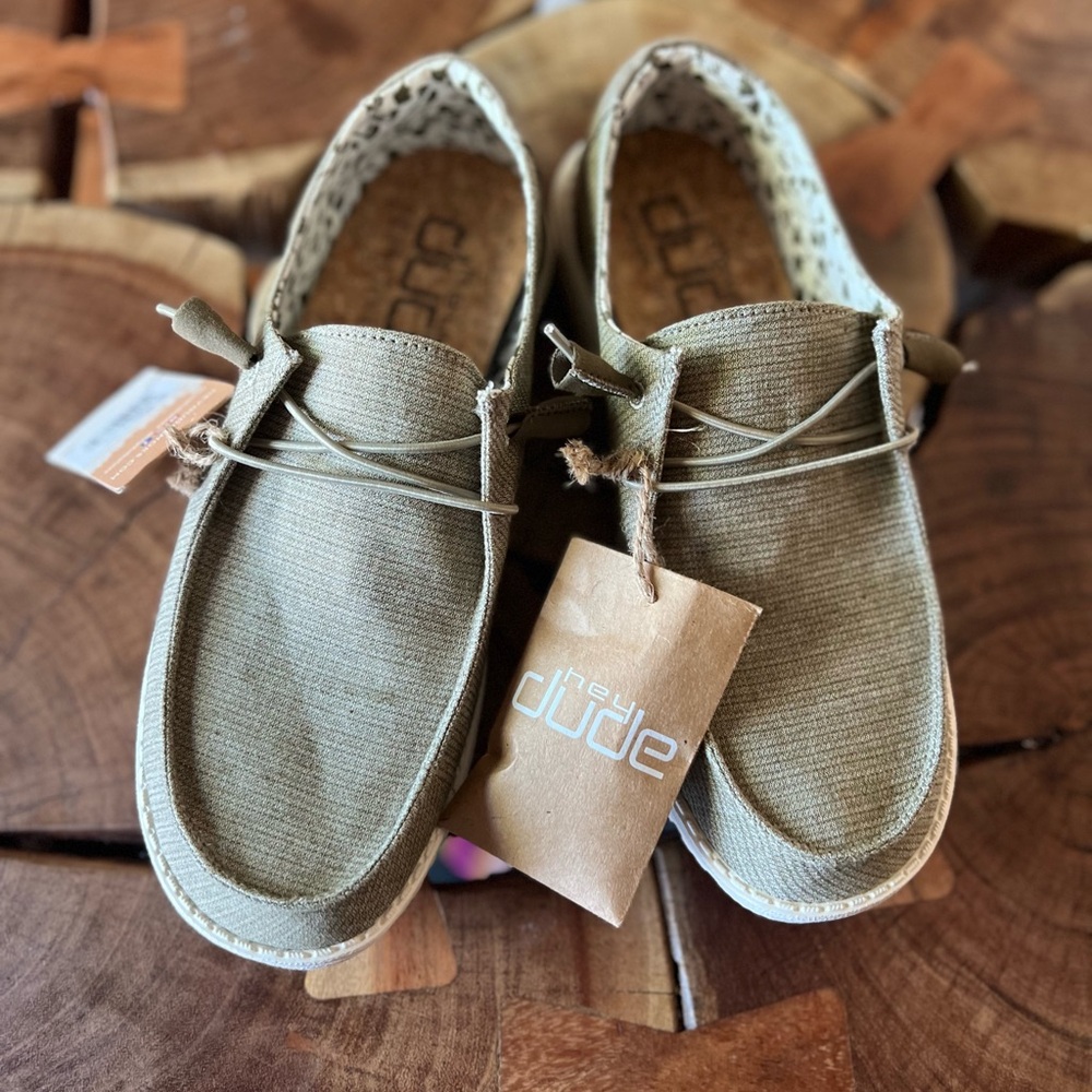 Hey Dude NWT size 10 womens